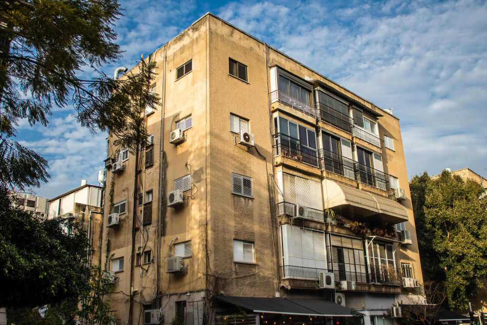 בניין מגורים צילום זווית תחתונה 